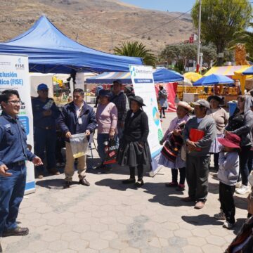 Electrocentro llevó orientación y servicios a la feria de Chongos Bajo con su Caravana de la Energía