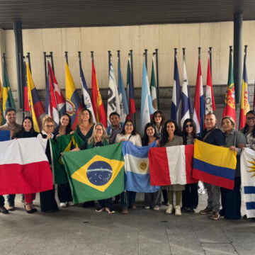 Embajadores de Escuela Plus en Madrid Tres docentes representaron a Perú en la cumbre de Educadores de Iberoamérica en Madrid