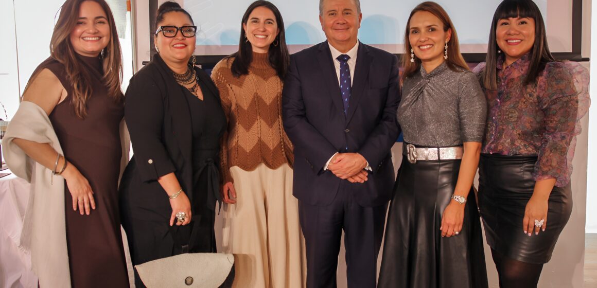 Talento peruano se luce en fashion showcase en Toronto