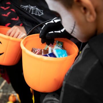¿Dulce o Juego?: Mattel lanza una nueva tradición de Halloween que invita a las familias a cambiar dulces por juguetes