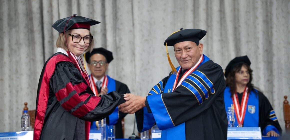 Unasam distinguió a la rectora Patricia Stuart con el grado de doctor honoris causa y firmó convenio con la Universidad de Lima