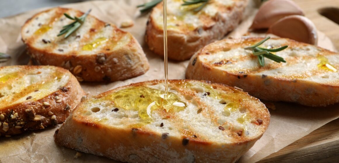 Tres consejos para preparar ensaladas y snacks con aceite de oliva este verano