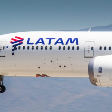 LATAM Airlines Perú y Booking suscriben alianza para realizar reservas hoteleras a través de la página web y el aplicativo de la aerolínea
