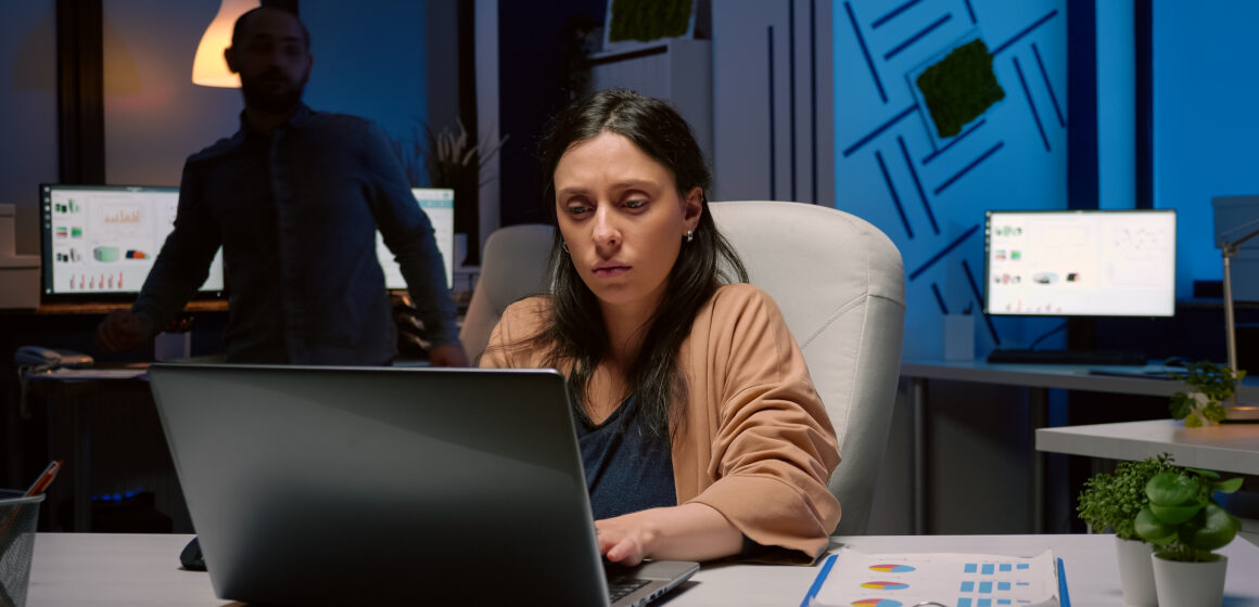 Suplantan identidad de CEOs con IA: delincuentes clonan voces y rostros para cometer fraudes