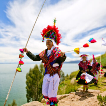 Danzantes de la Comunidad de Taquile PROMPERÚ: Importante diario italiano, puso en valor la diversidad natural, cultural y paisajística del Perú