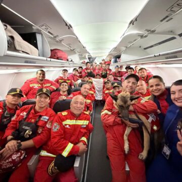 FOTO_04 Avión Solidario de LATAM aterriza en Venezuela con equipos de emergencia y ayuda humanitaria para afectados por el terremoto