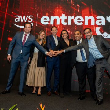 AWS Fundación Romero-76 Amazon Web Services y Fundación Romero ofrecen cursos gratuitos en inteligencia artificial y nube para más de 250 mil personas