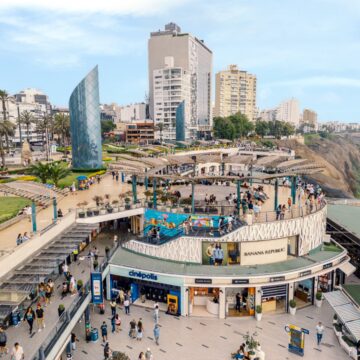 Resultados Q2 Parque Arauco Parque Arauco continúa con sólidos resultados: logra un alza de 17,9% en sus ingresos y alcanza histórico margen EBITDA ajustado de 77,6%