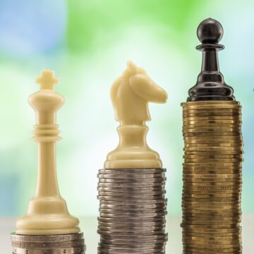 growing-coins-stacks-with-green-and-blue-sparkling-2026-03-16-00-34-43-utc Fondos mutuos sigue creciendo pese a incertidumbre de elecciones presidenciales