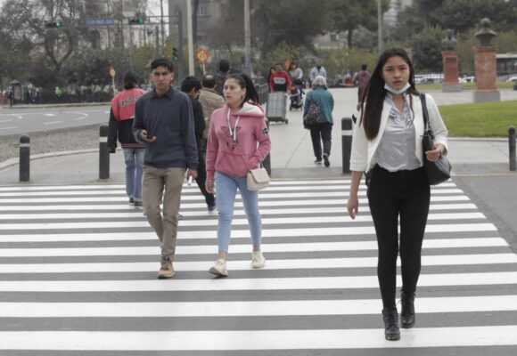 Solo el 46% de las empresas en Perú ajusta salarios por inflación, pese a que siete de cada diez revisan sus remuneraciones