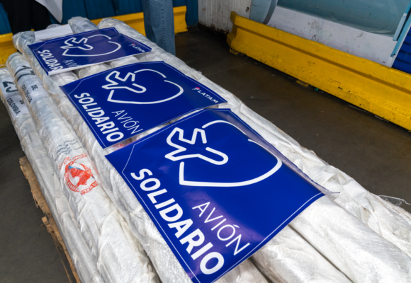 Avión Solidario de LATAM traslada casi 5 toneladas de ayuda humanitaria a Colombia tras terremoto de 7,4