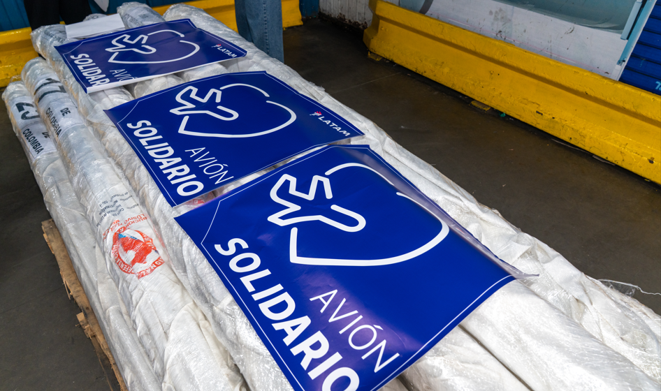 Avión Solidario - Colombia1 Avión Solidario de LATAM traslada casi 5 toneladas de ayuda humanitaria a Colombia tras terremoto de 7,4