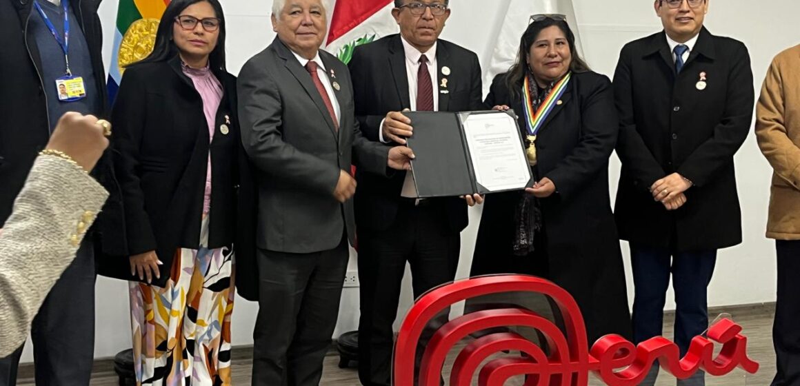 FOTO CORPAC recibe Marca Perú 3 PROMPERÚ otorga a CORPAC la licencia de la Marca Perú para su uso en los aeropuertos que administra