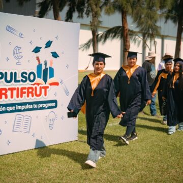 Programa educativo para trabajadores de Hortifrut es reconocido como ganador del concurso “Reescribiendo Historias 2026”