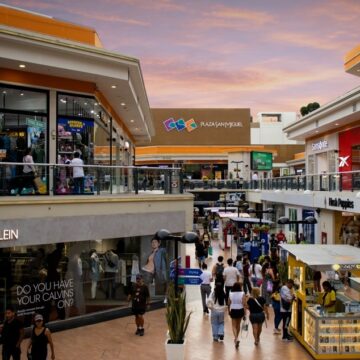 PLAZA SAN MIGUEL Plaza San Miguel cumple 50 años como el primer centro comercial del Perú