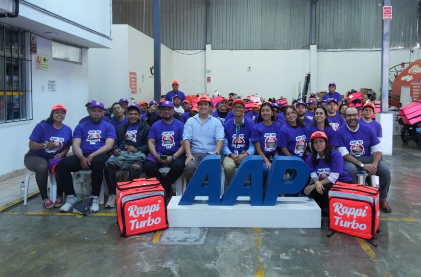 Rappi 2 Repartidores de Rappi recibirán cascos certificados para reforzar su seguridad en las calles en alianza con la Asociación Automotriz del Perú